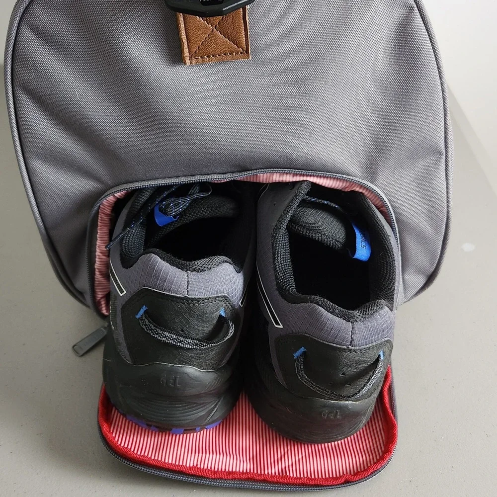 NWT Herschel Supply Co. Novel Duffle Bag Gray Weekender Gym Travel Shoe Pocket